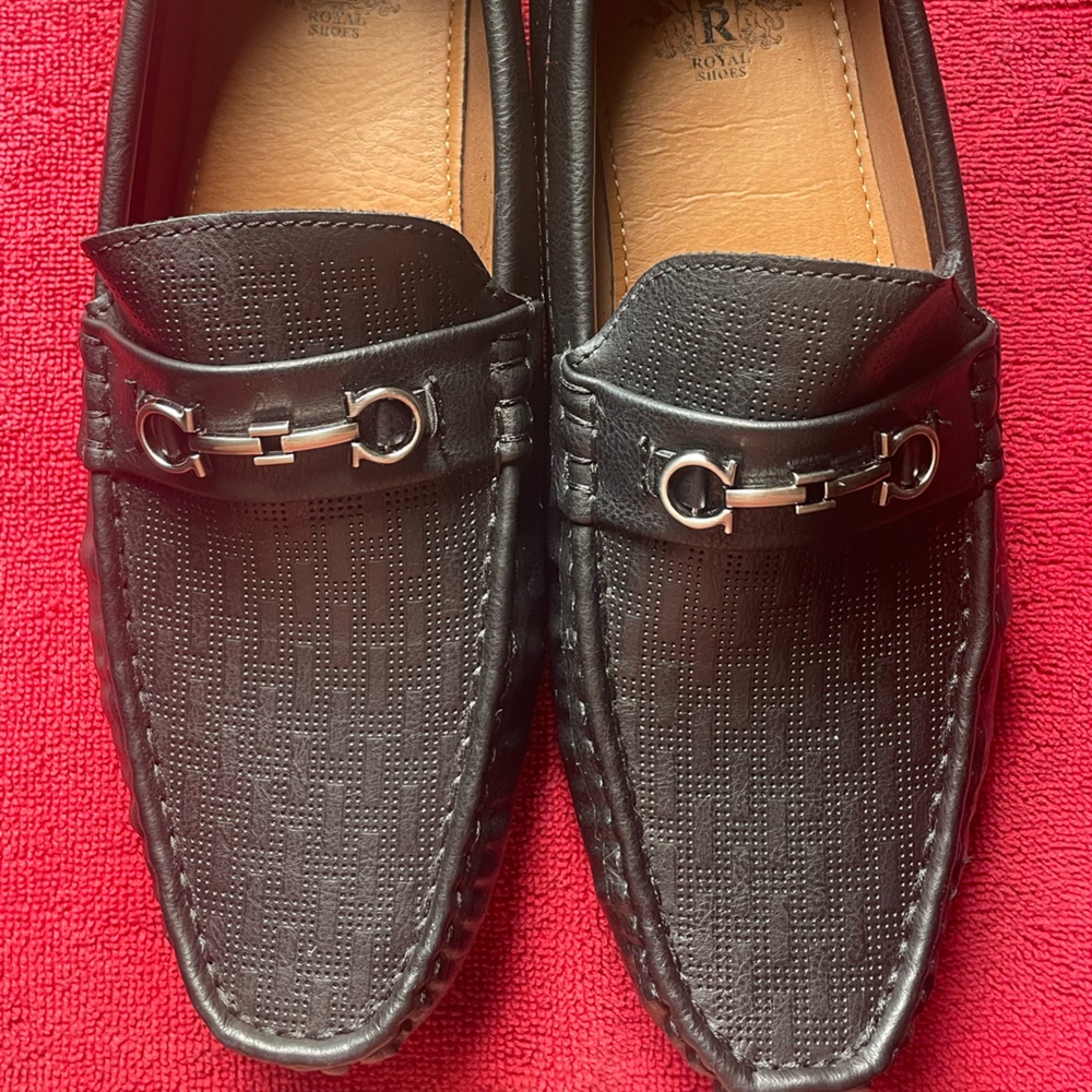 Casual dress shoes size 5